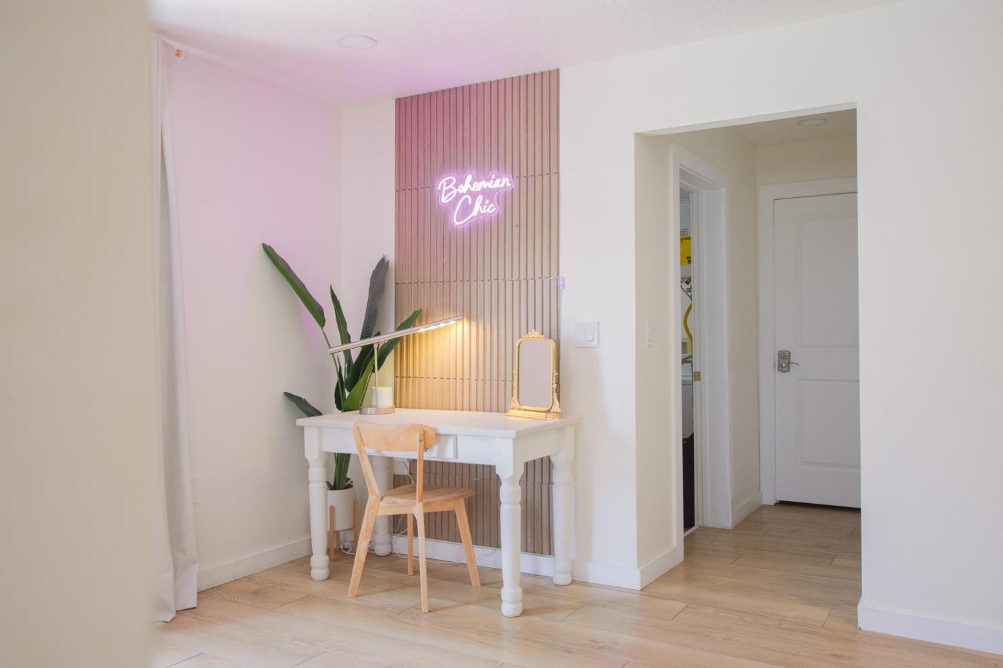 Вилла Bohemian Chic An Eclectic Escape-Hot Tub-Pet Friendly-No Pet Fees! Альбукерке Экстерьер фото