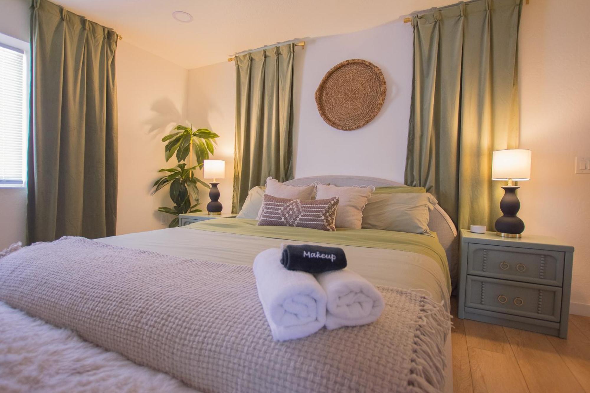 Вилла Bohemian Chic An Eclectic Escape-Hot Tub-Pet Friendly-No Pet Fees! Альбукерке Экстерьер фото